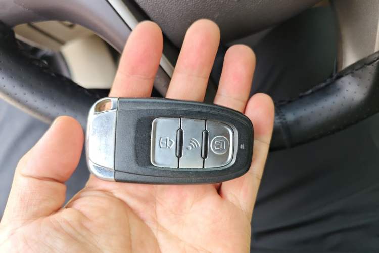 Used Buick LaCrosse 2012 2.4L SIDI Elegant Edition Vehicle Key