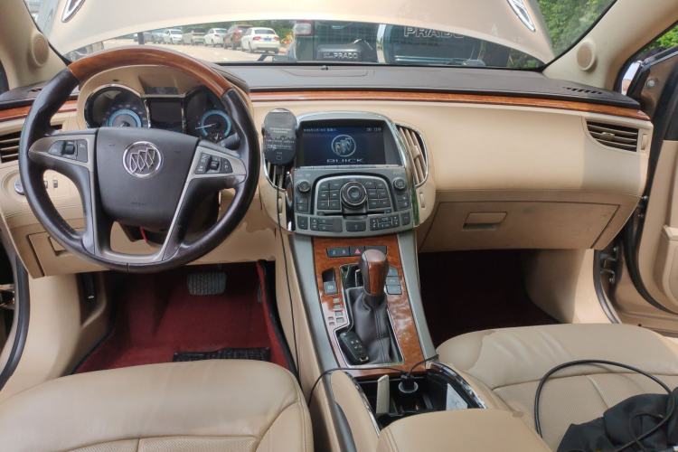 Used Buick LaCrosse 2012 2.4L SIDI Luxury Edition Center Console