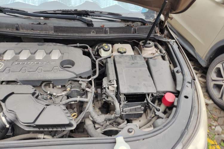 Used Buick LaCrosse 2012 2.4L SIDI Comfort Edition Engine Bay Left