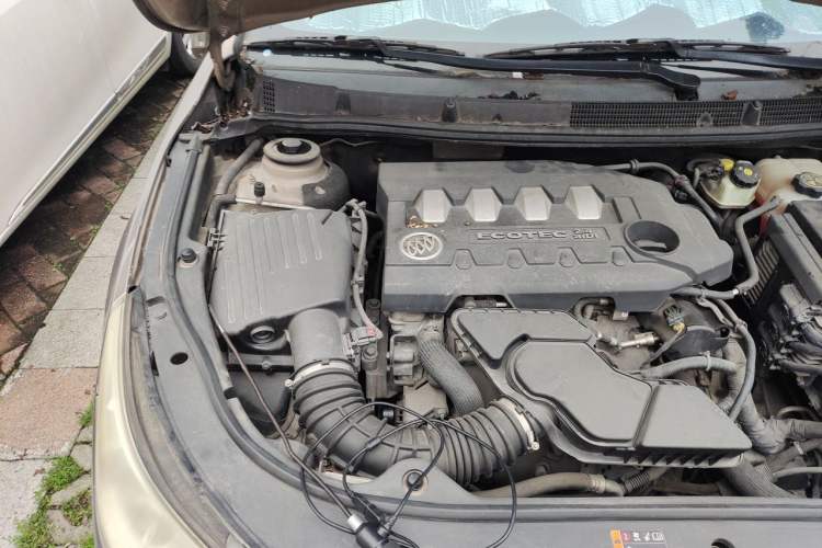 Used Buick LaCrosse 2012 2.4L SIDI Comfort Edition Engine Bay Right