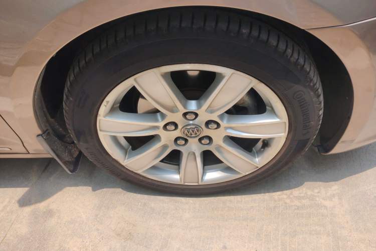 Used Buick LaCrosse 2012 2.4L SIDI Luxury Edition Right Front Wheel Hub