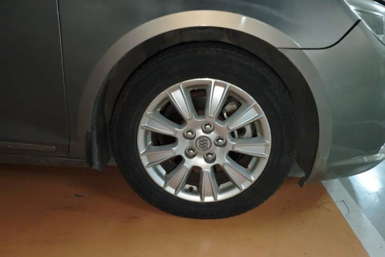 Used Buick LaCrosse 2012 2.4L SIDI Haoya Edition Right Front Wheel Hub