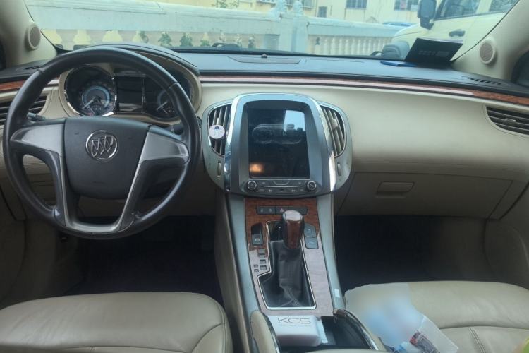 Used Buick LaCrosse 2012 2.4L SIDI Elegant Edition Center Console