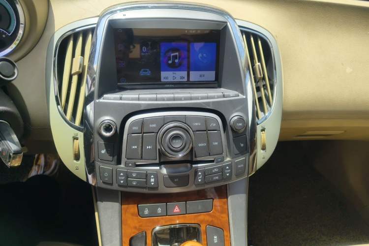 Used Buick LaCrosse 2012 2.4L SIDI Elegant Edition Audio And AC Panel