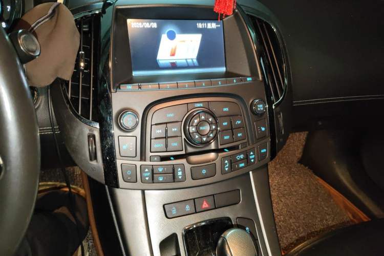 Used Buick LaCrosse 2012 2.0T Haoya Edition Audio And AC Panel