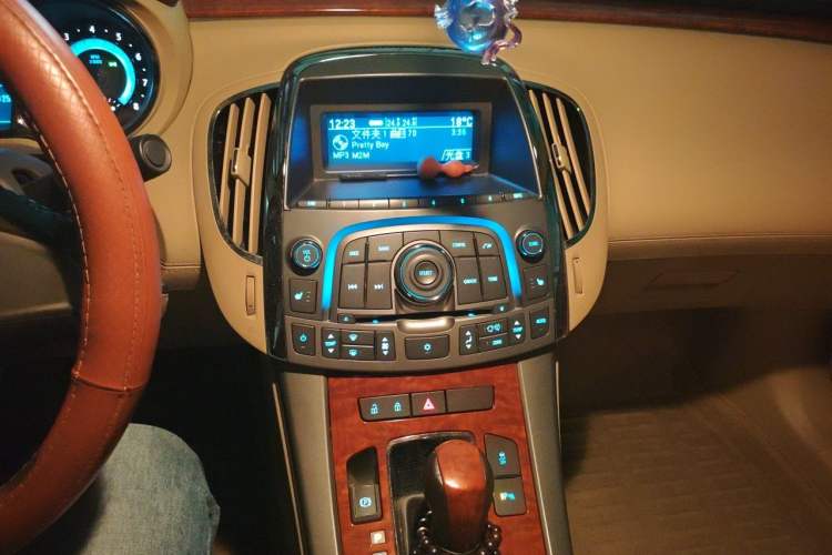 Used Buick LaCrosse 2012 2.4L SIDI Elegant Edition Audio And AC Panel