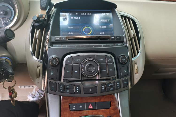 Used Buick LaCrosse 2012 2.4L SIDI Elegant Edition Audio And AC Panel