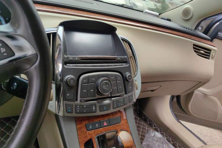 Used Buick LaCrosse 2012 2.4L SIDI Elegant Edition Audio And AC Panel