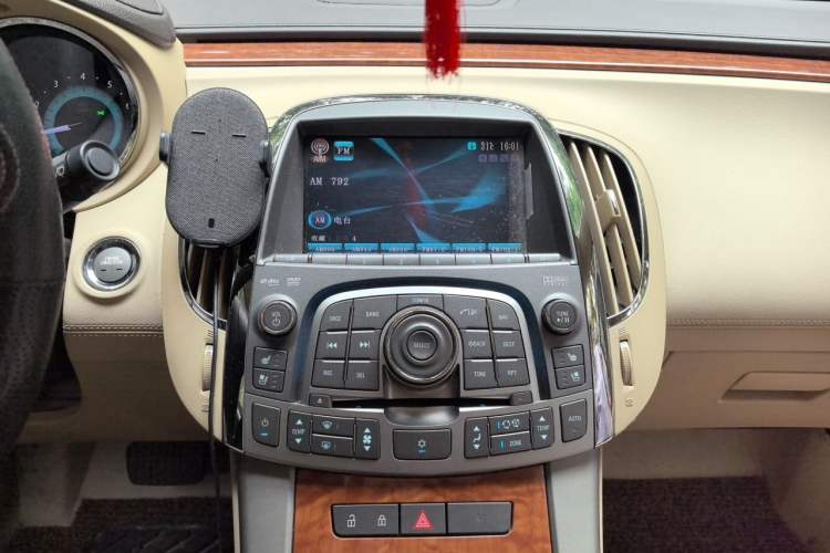 Used Buick LaCrosse 2012 2.4L SIDI Luxury Edition Audio And AC Panel