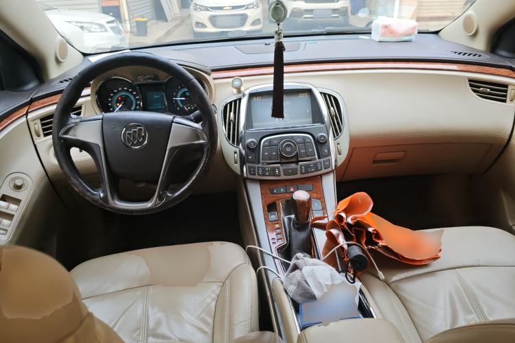 Used Buick LaCrosse 2012 2.4L SIDI Elegant Edition Center Console