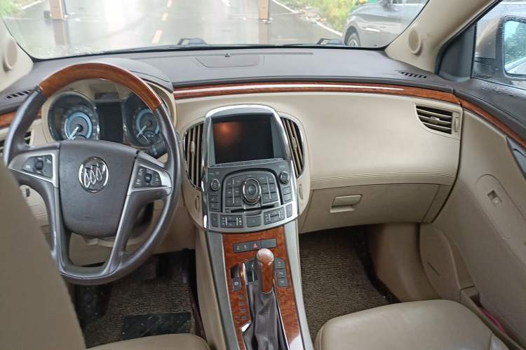 Used Buick LaCrosse 2012 2.4L SIDI Luxury Edition Center Console