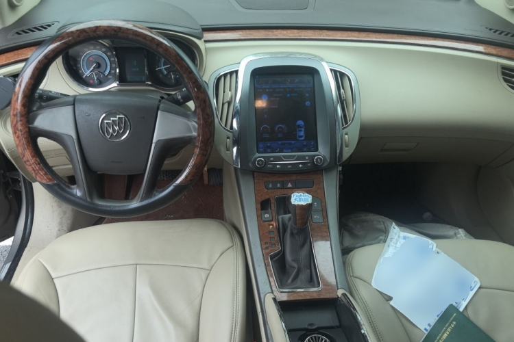 Used Buick LaCrosse 2012 eAssist 2.4L Elegance Edition Center Console
