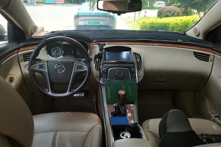 Used Buick LaCrosse 2012 2.4L SIDI Elegant Edition Center Console