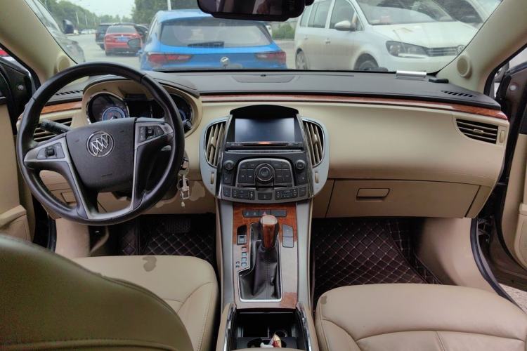 Used Buick LaCrosse 2012 2.4L SIDI Elegant Edition Center Console