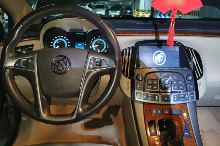 Used Buick LaCrosse 2012 2.4L SIDI Haoya Edition Center Console