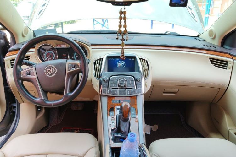 Used Buick LaCrosse 2012 2.4L SIDI Luxury Edition Center Console