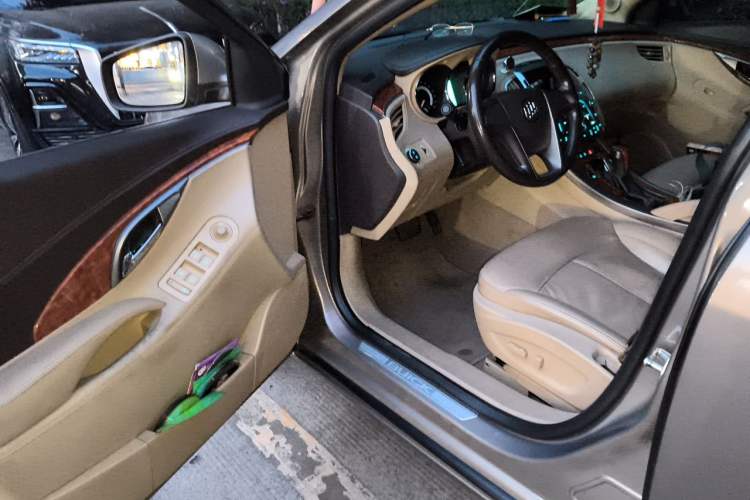 Used Buick LaCrosse 2012 2.4L SIDI Elegant Edition Driver Seat
