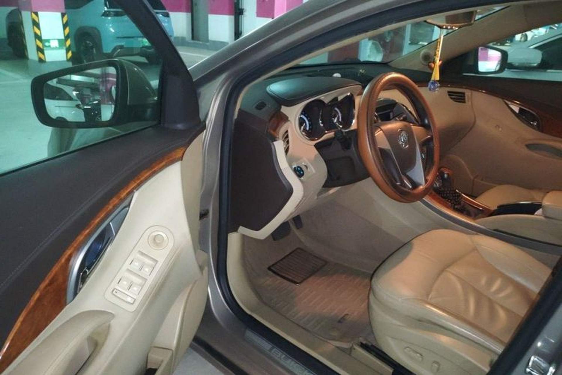 Used Buick LaCrosse 2012 2.4L SIDI Elegant Edition Driver Seat