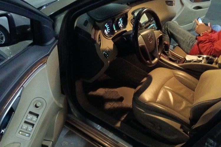 Used Buick LaCrosse 2012 2.4L SIDI Elegant Edition Driver Seat