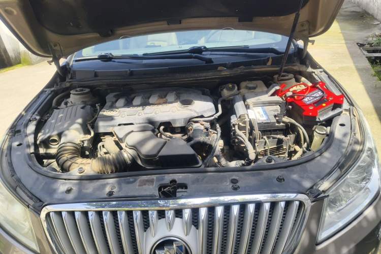 Used Buick LaCrosse 2012 2.4L SIDI Elegant Edition Engine Bay