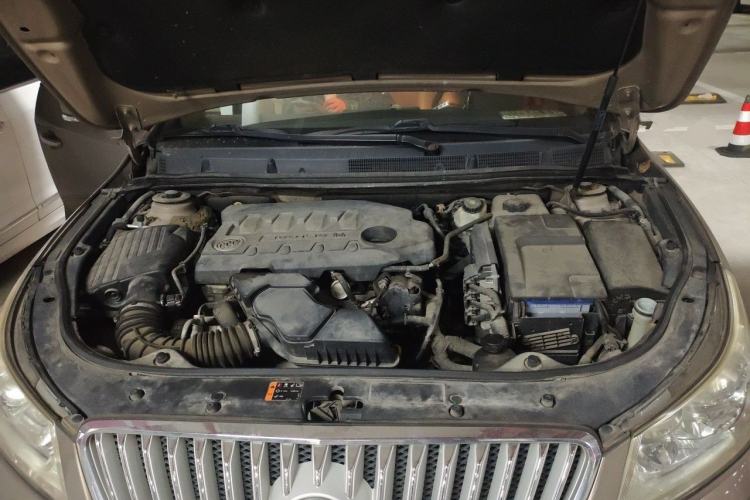 Used Buick LaCrosse 2012 2.4L SIDI Elegant Edition Engine Bay