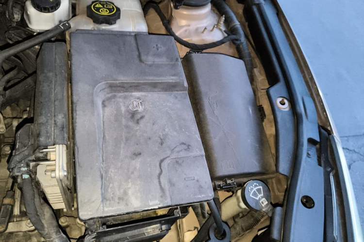 Used Buick LaCrosse 2012 2.4L SIDI Elegant Edition Engine Bay Left
