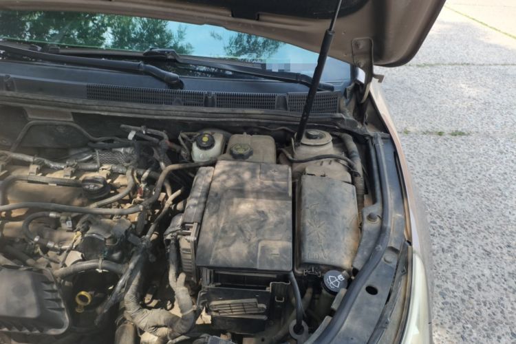 Used Buick LaCrosse 2012 2.4L SIDI Elegant Edition Engine Bay Left