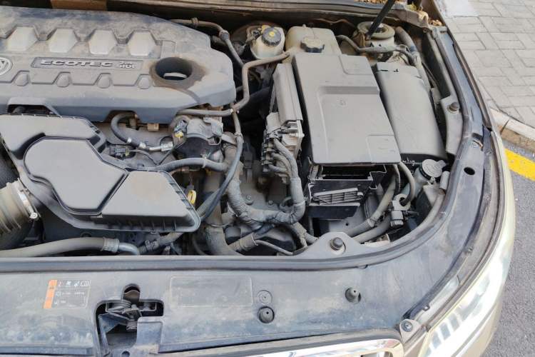 Used Buick LaCrosse 2012 2.4L SIDI Luxury Edition Engine Bay Left