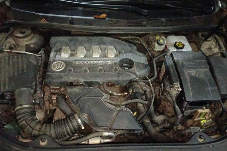 Used Buick LaCrosse 2012 2.4L SIDI Elegant Edition Engine Bay