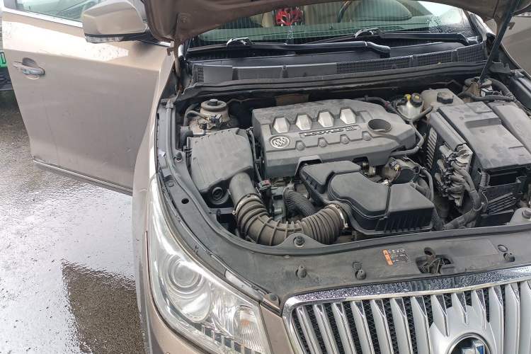 Used Buick LaCrosse 2012 2.4L SIDI Luxury Edition Engine Bay Right