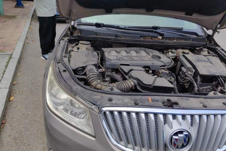 Used Buick LaCrosse 2012 2.4L SIDI Elegant Edition Engine Bay Right