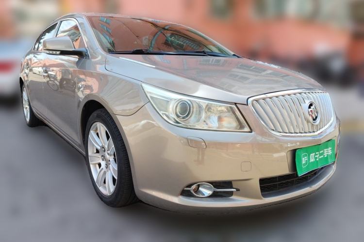 Used Buick LaCrosse 2012 2.4L SIDI Luxury Edition Front Right 45 Deg