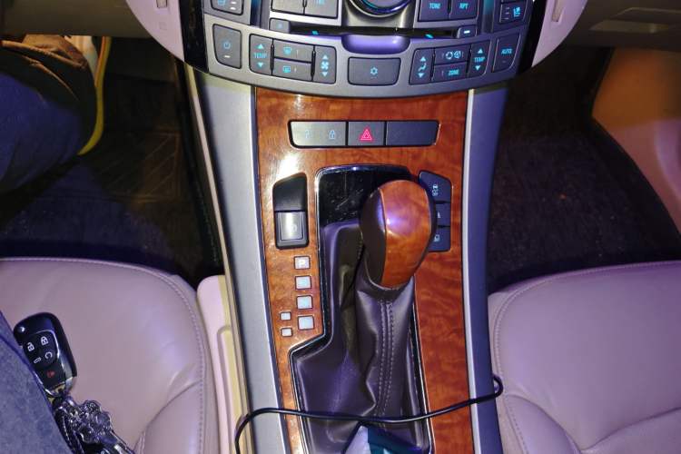 Used Buick LaCrosse 2012 2.4L SIDI Luxury Edition Gear Lever