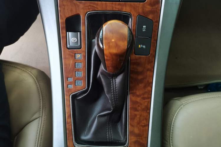 Used Buick LaCrosse 2012 2.4L SIDI Elegant Edition Gear Lever
