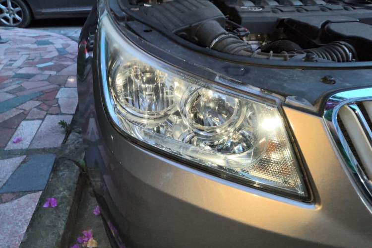 Used Buick LaCrosse 2012 2.4L SIDI Elegant Edition Right Front Headlight