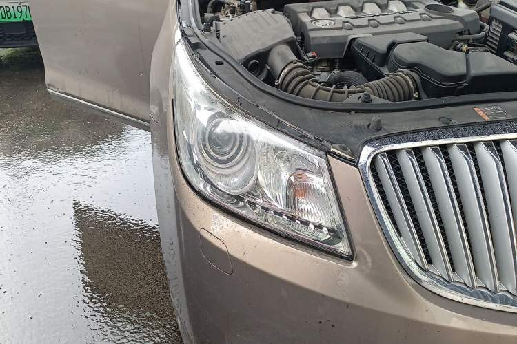 Used Buick LaCrosse 2012 2.4L SIDI Luxury Edition Right Front Headlight