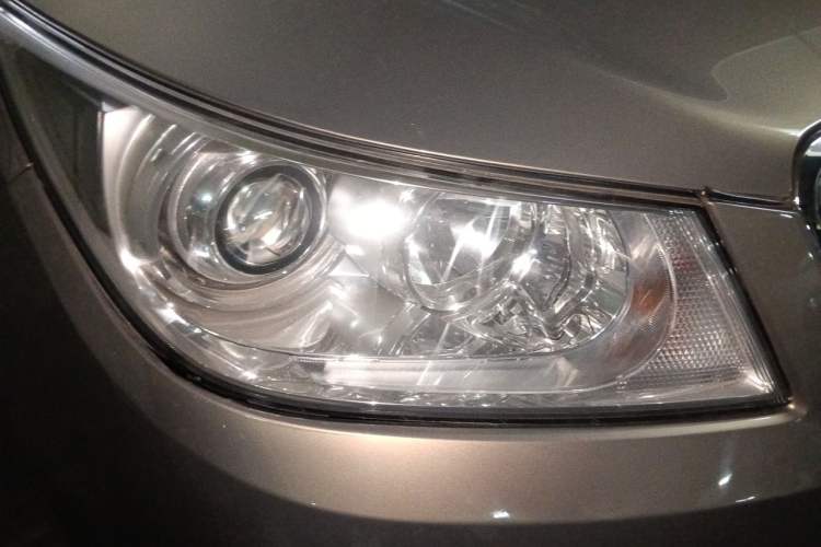 Used Buick LaCrosse 2012 2.4L SIDI Elegant Edition Right Front Headlight