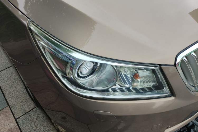 Used Buick LaCrosse 2012 2.4L SIDI Luxury Edition Right Front Headlight