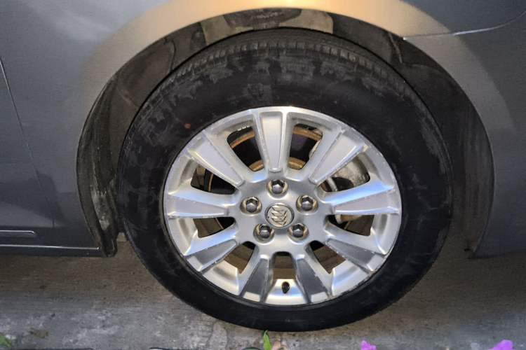 Used Buick LaCrosse 2012 2.4L SIDI Elegant Edition Right Front Wheel Hub
