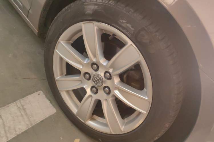 Used Buick LaCrosse 2012 2.4L SIDI Luxury Edition Right Front Wheel Hub