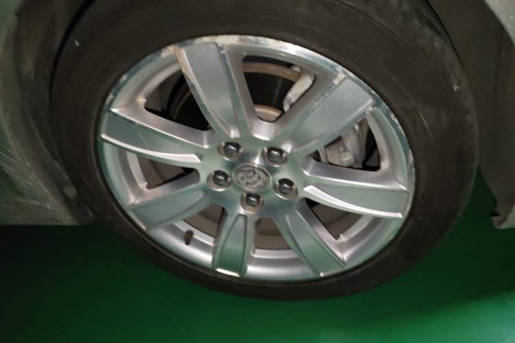 Used Buick LaCrosse 2012 2.0T Haoya Edition Right Front Wheel Hub