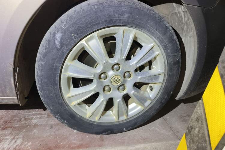 Used Buick LaCrosse 2012 2.4L SIDI Haoya Edition Right Front Wheel Hub