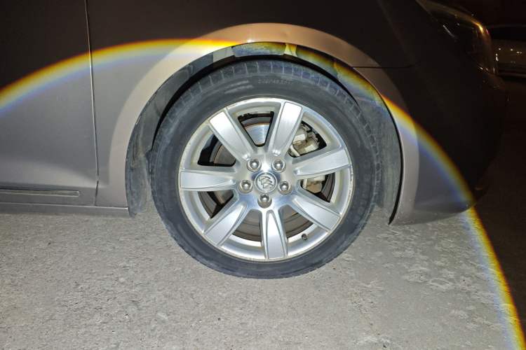 Used Buick LaCrosse 2012 2.4L SIDI Luxury Edition Right Front Wheel Hub