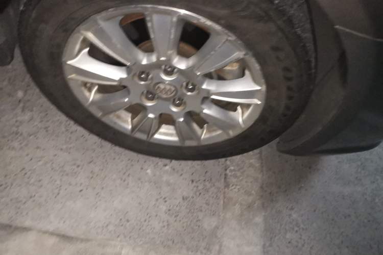 Used Buick LaCrosse 2012 2.4L SIDI Haoya Edition Right Front Wheel Hub
