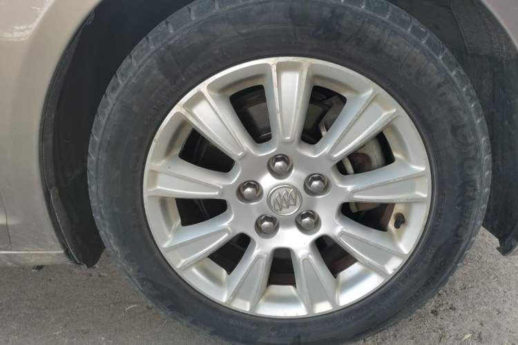 Used Buick LaCrosse 2012 2.4L SIDI Elegant Edition Right Front Wheel Hub