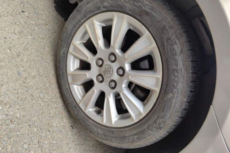 Used Buick LaCrosse 2012 2.4L SIDI Elegant Edition Right Front Wheel Hub