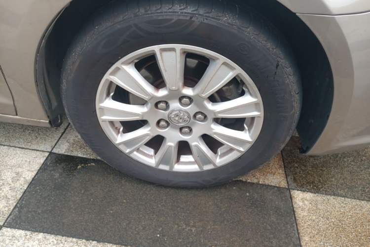 Used Buick LaCrosse 2012 2.4L SIDI Haoya Edition Right Front Wheel Hub