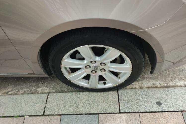 Used Buick LaCrosse 2012 2.4L SIDI Luxury Edition Right Front Wheel Hub
