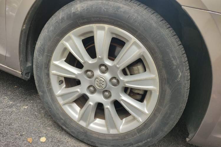 Used Buick LaCrosse 2012 2.4L SIDI Haoya Edition Right Front Wheel Hub