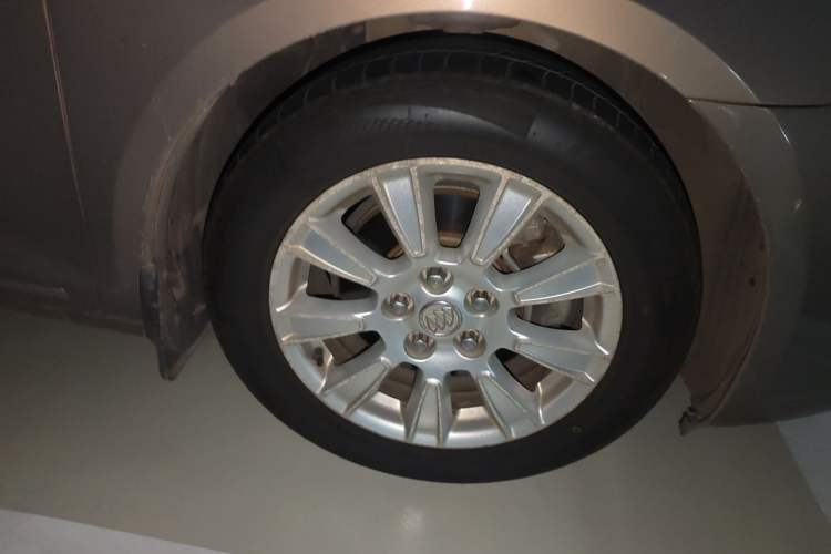 Used Buick LaCrosse 2012 2.4L SIDI Haoya Edition Right Front Wheel Hub